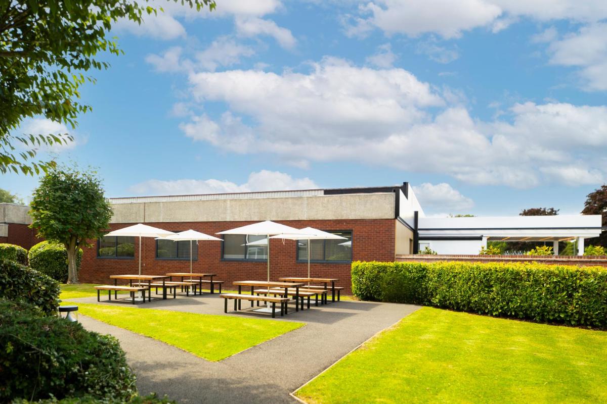 Holiday Inn Coventry M6, J2, an IHG Hotel - Housity