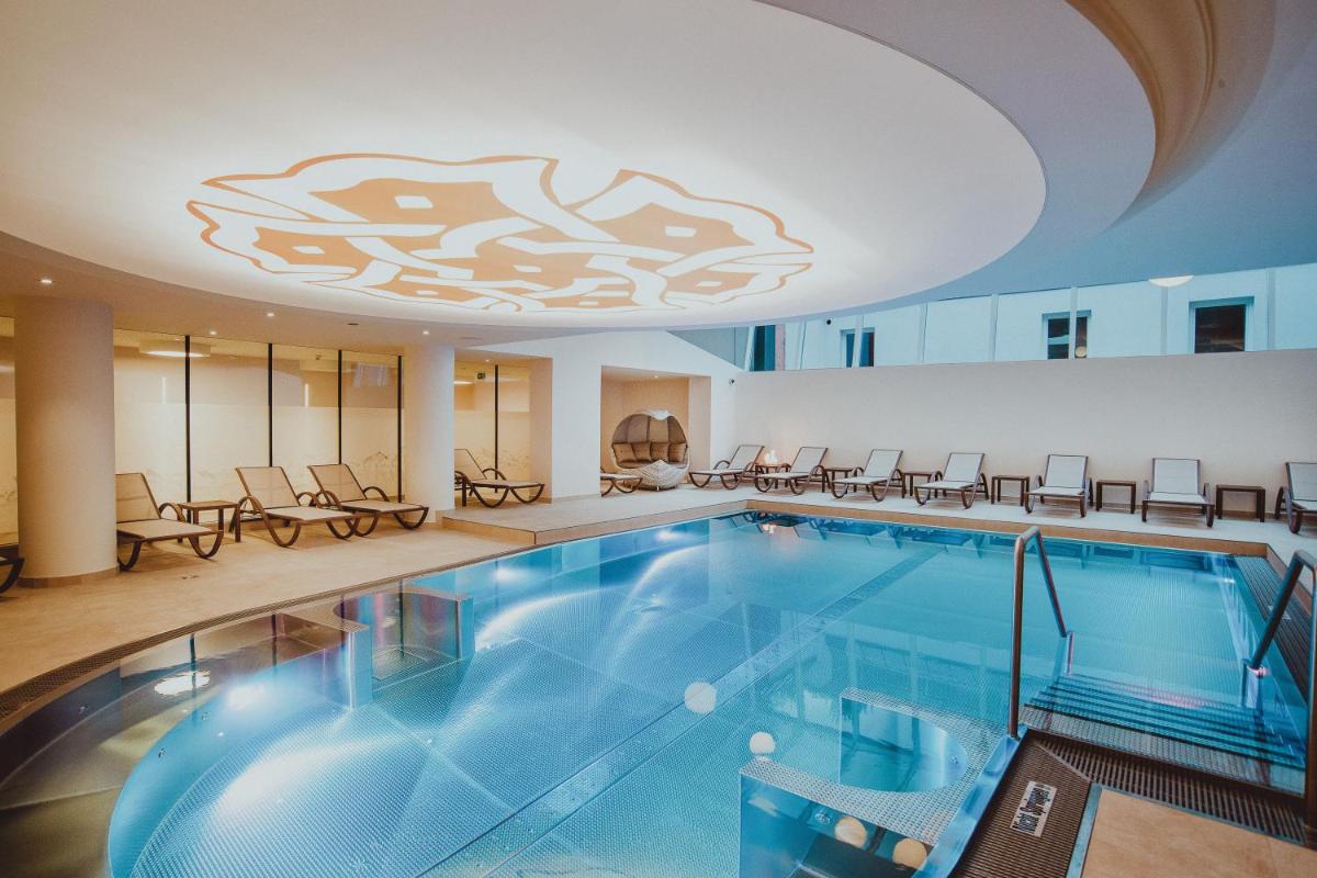 Österreichischer Hof-im Bademantel direkt in die Alpentherme - Housity