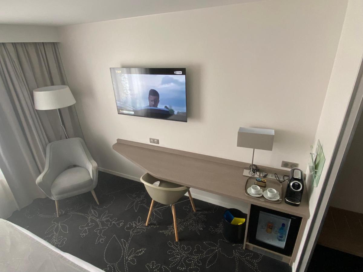 Télévision ou salle de divertissement dans l'établissement Holiday Inn Calais Coquelles by IHG