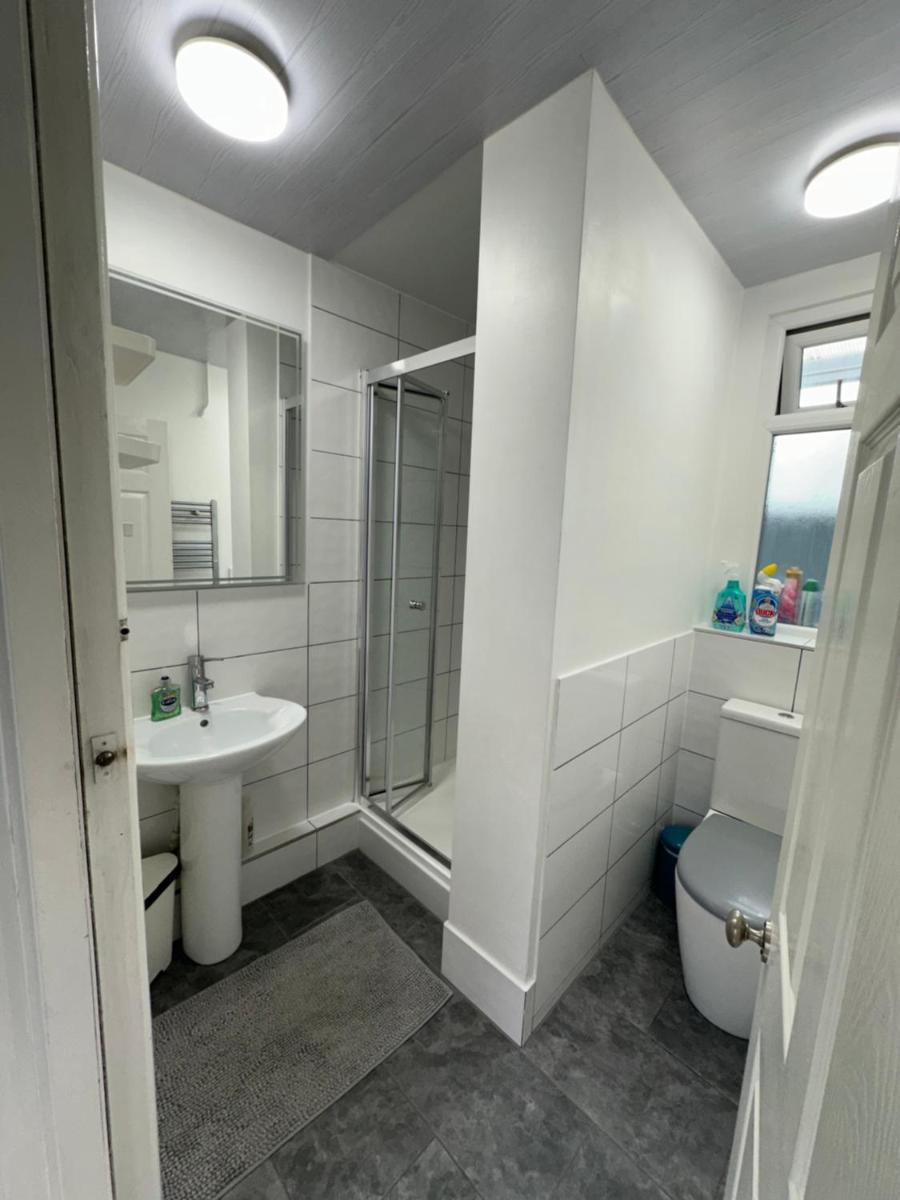 Aremo Room 1 - Housity
