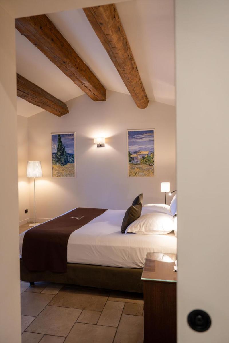 Un ou plusieurs lits dans un hébergement de l'établissement Le Vallon de Valrugues Hotel Spa & Villas