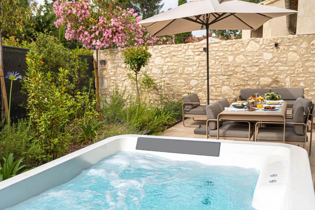 Piscine de l'établissement Le Vallon de Valrugues Hotel Spa & Villas ou située à proximité