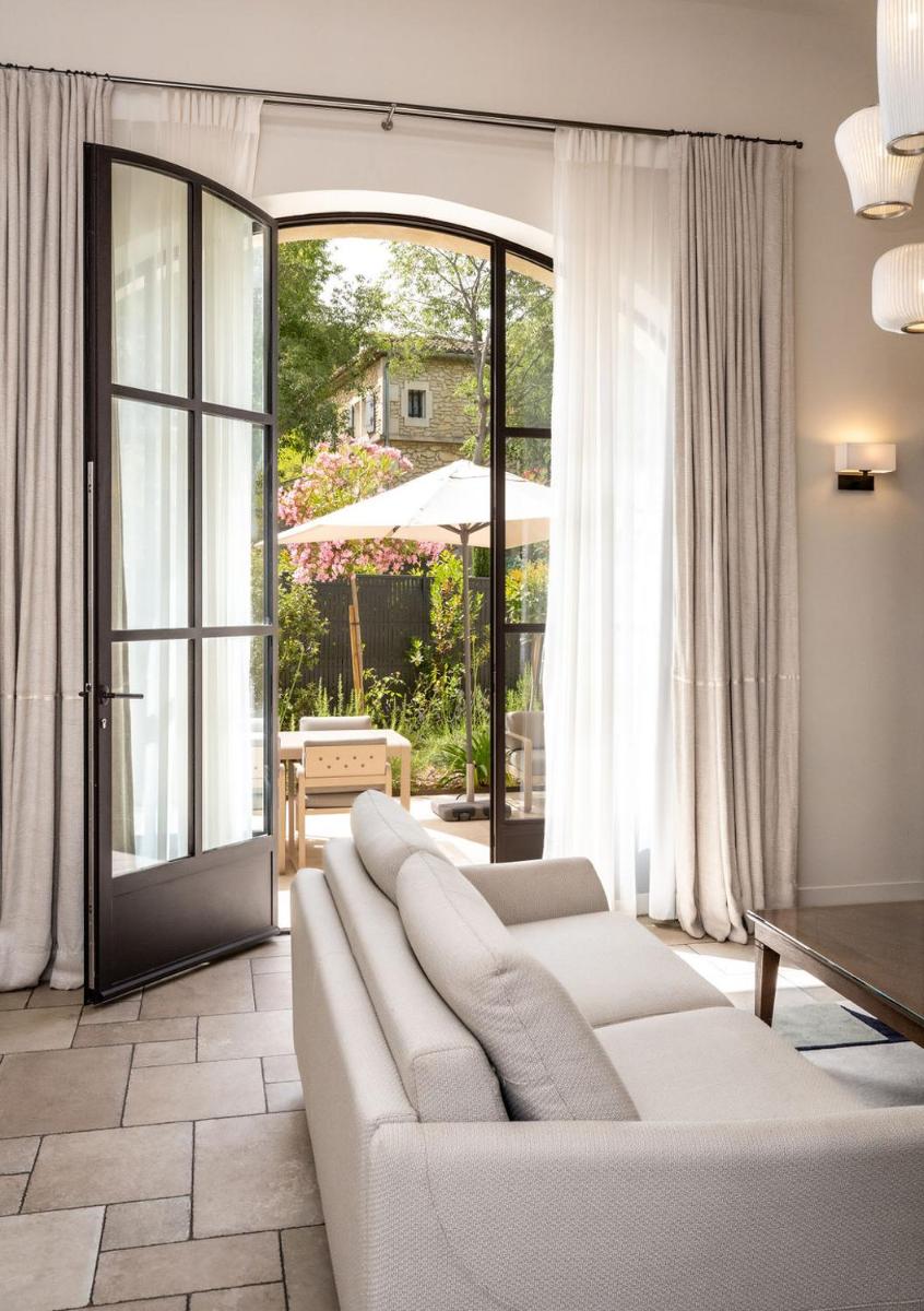 Coin salon dans l'établissement Le Vallon de Valrugues Hotel Spa & Villas