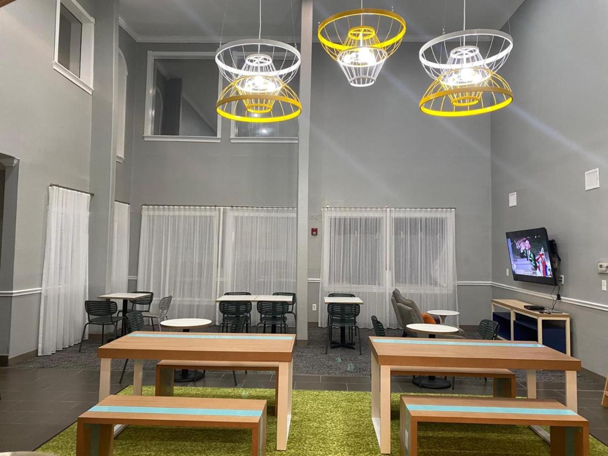 Spark By Hilton Galveston - Housity