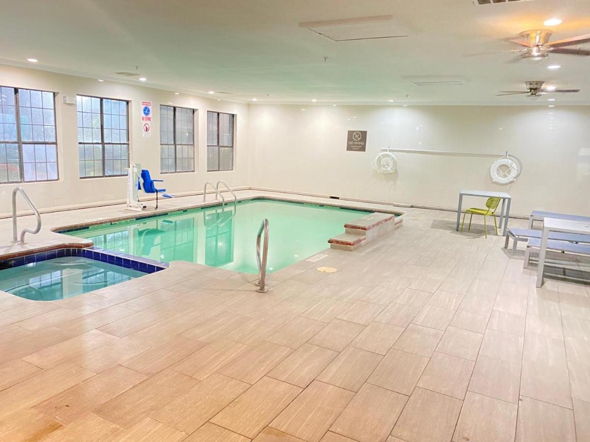 Spark By Hilton Galveston - Housity