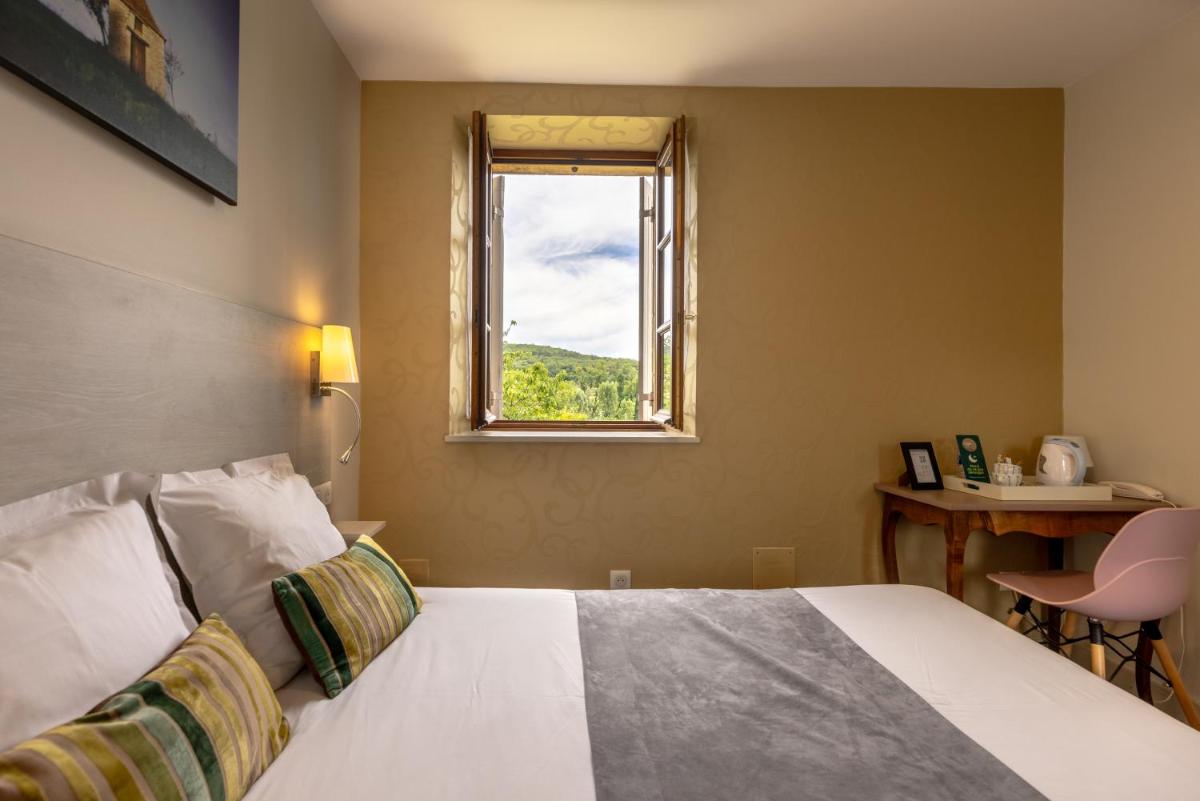 Un ou plusieurs lits dans un hébergement de l'établissement Logis Hotel Archambeau
