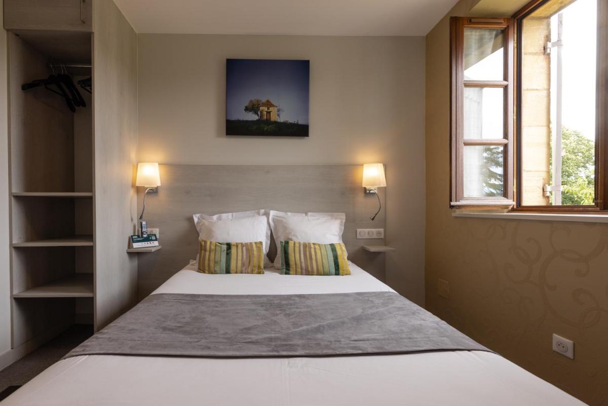Un ou plusieurs lits dans un hébergement de l'établissement Logis Hotel Archambeau