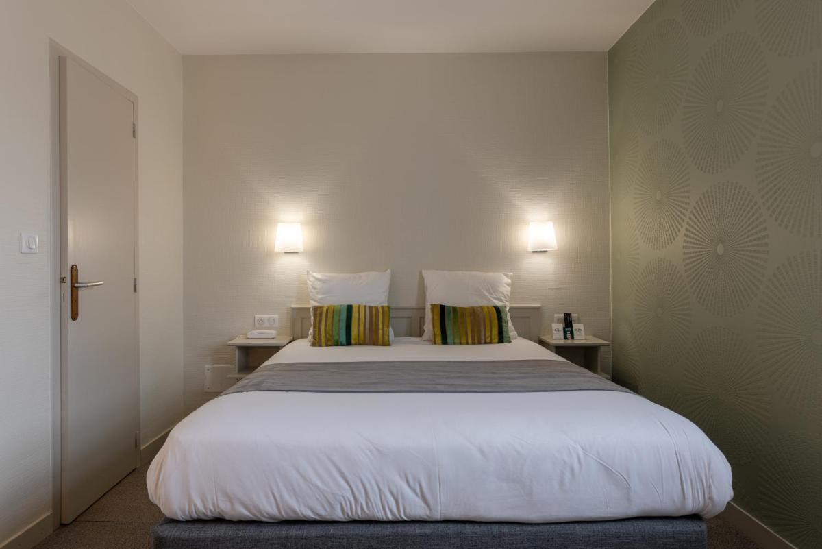 Un ou plusieurs lits dans un hébergement de l'établissement Logis Hotel Archambeau