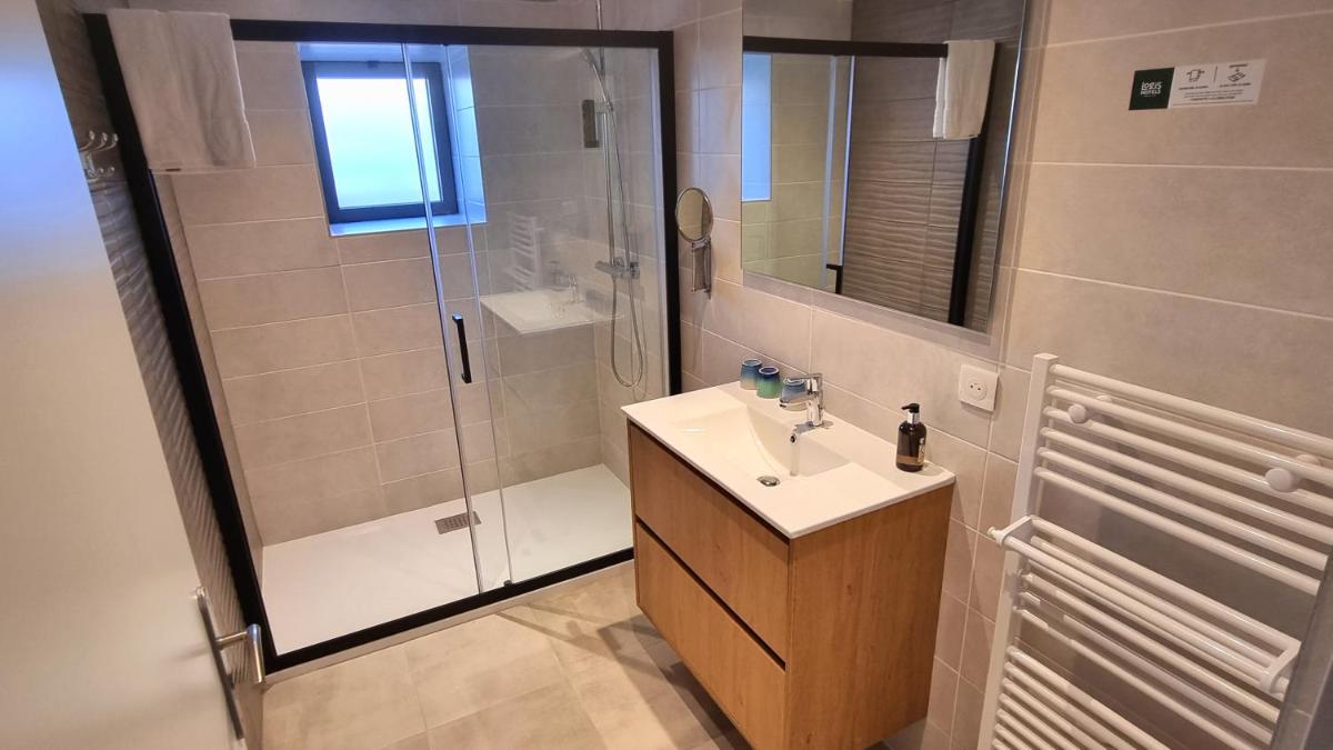 Salle de bains dans l'établissement Logis Hotel Archambeau