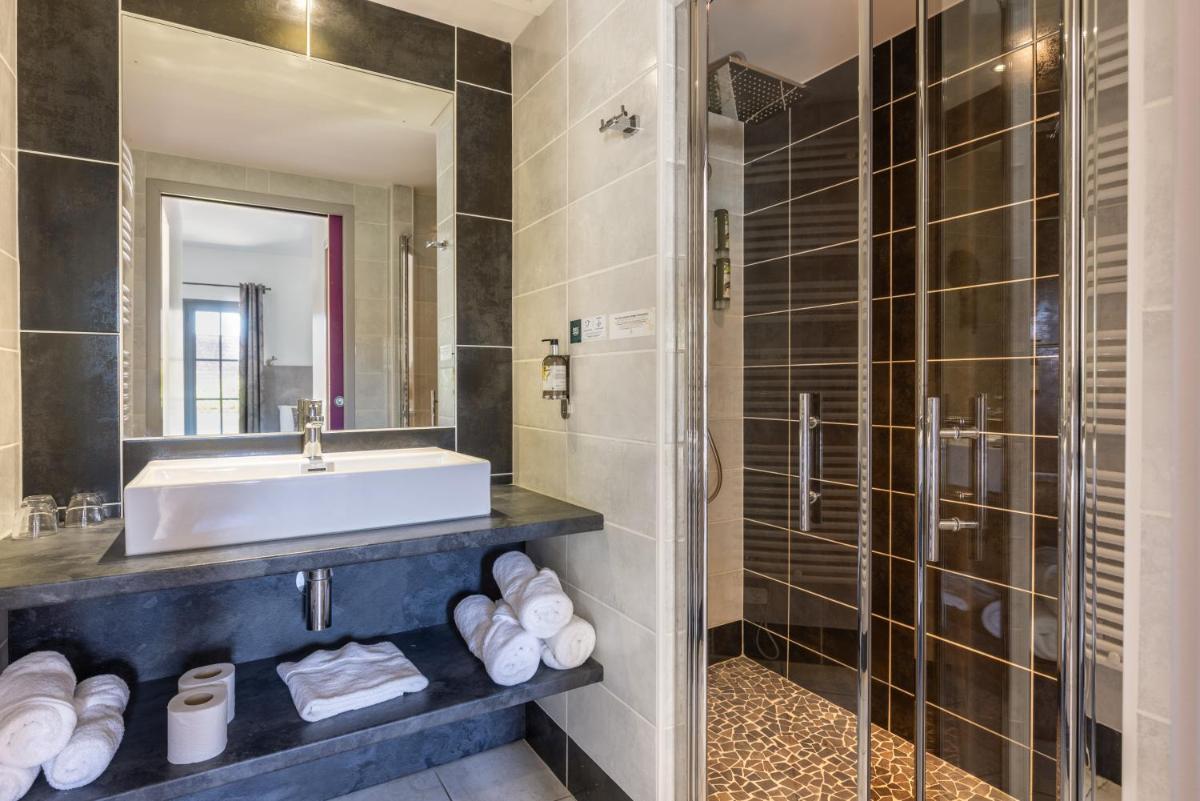 Salle de bains dans l'établissement Logis Hotel Archambeau