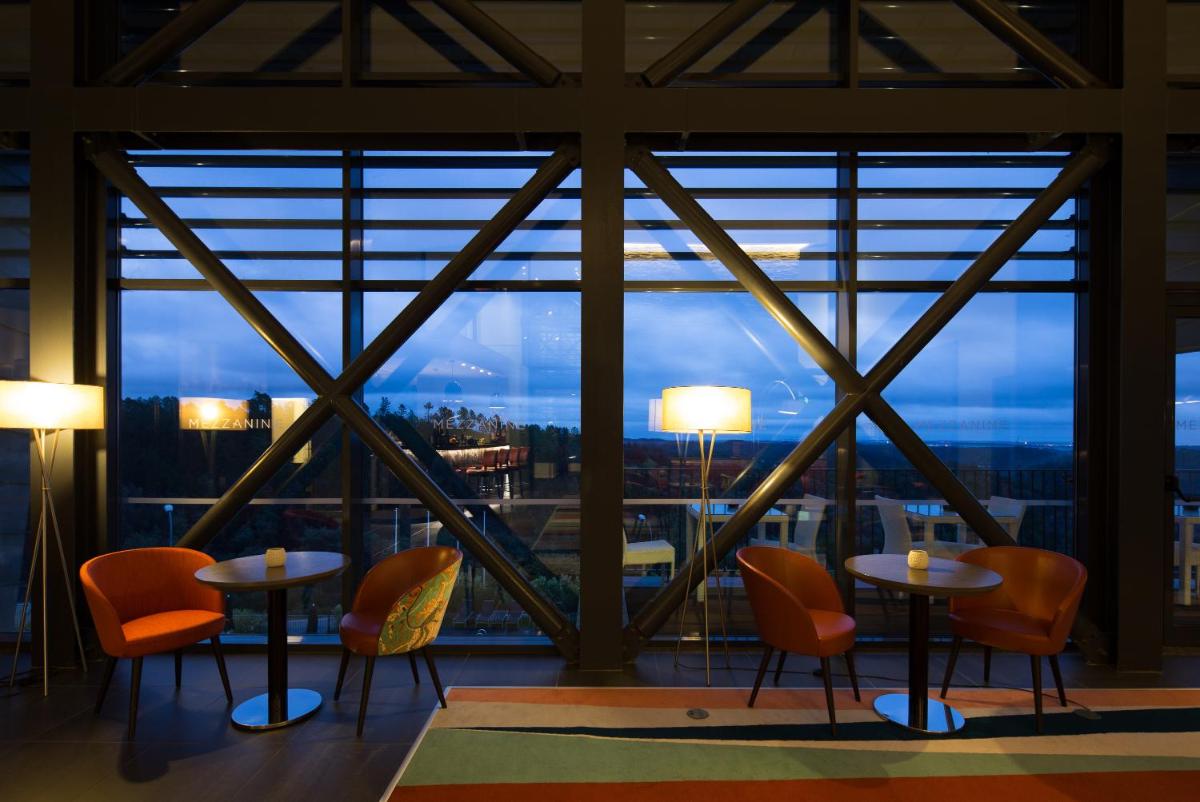 Uma área de estar em Monchique Resort & Spa