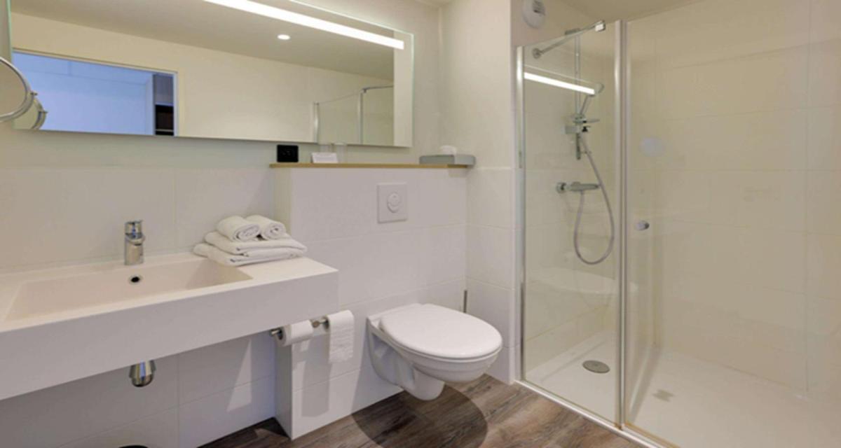 Salle de bains dans l'établissement Best Western Armor Park Dinan et Spa