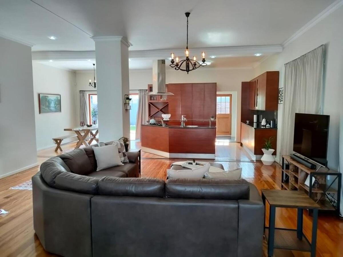 Luxury Living On Westview - Housity