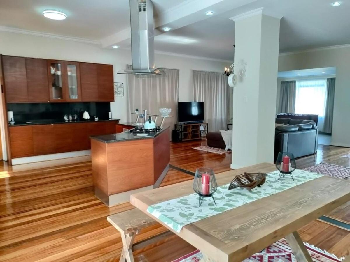 Luxury Living On Westview - Housity