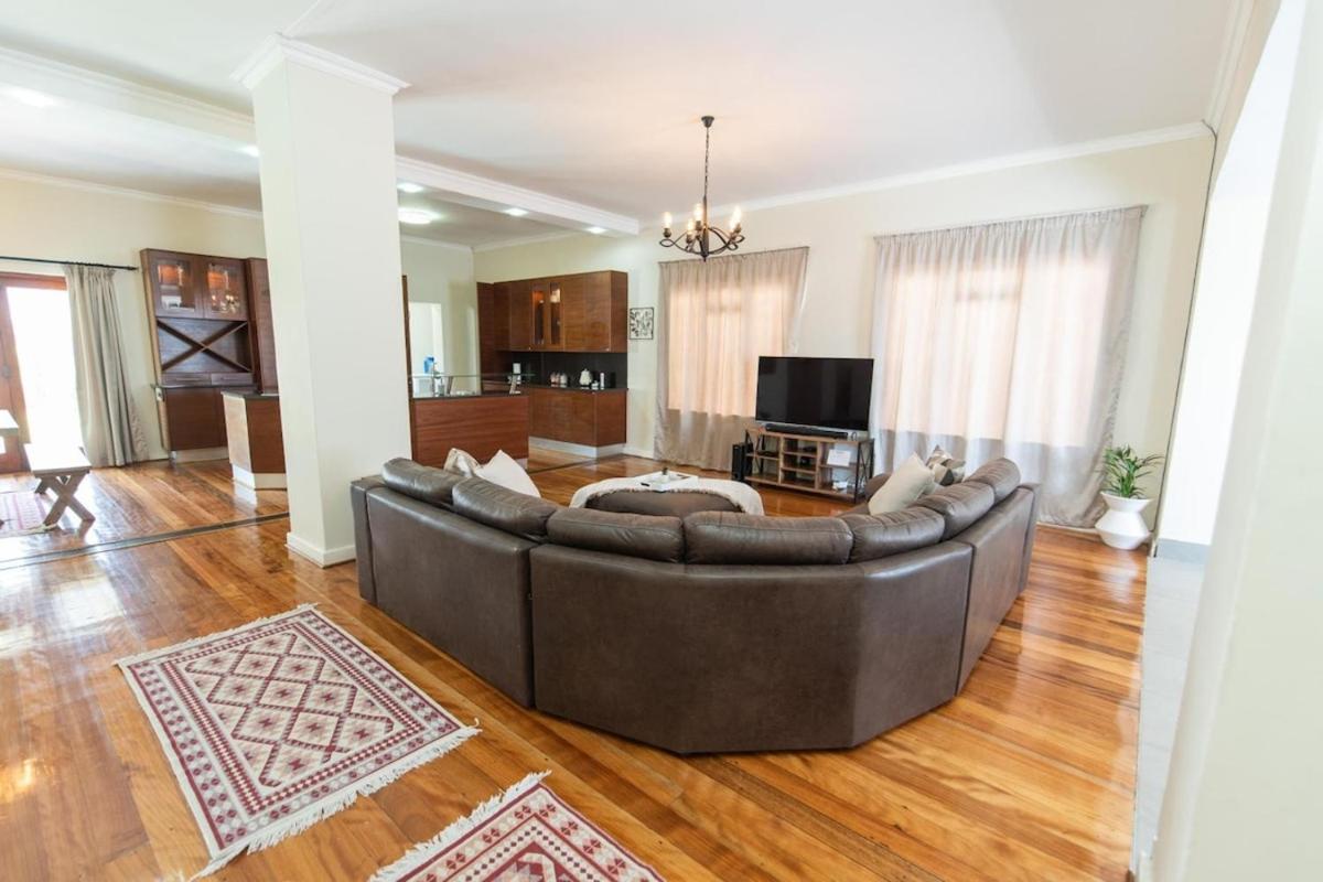 Luxury Living On Westview - Housity