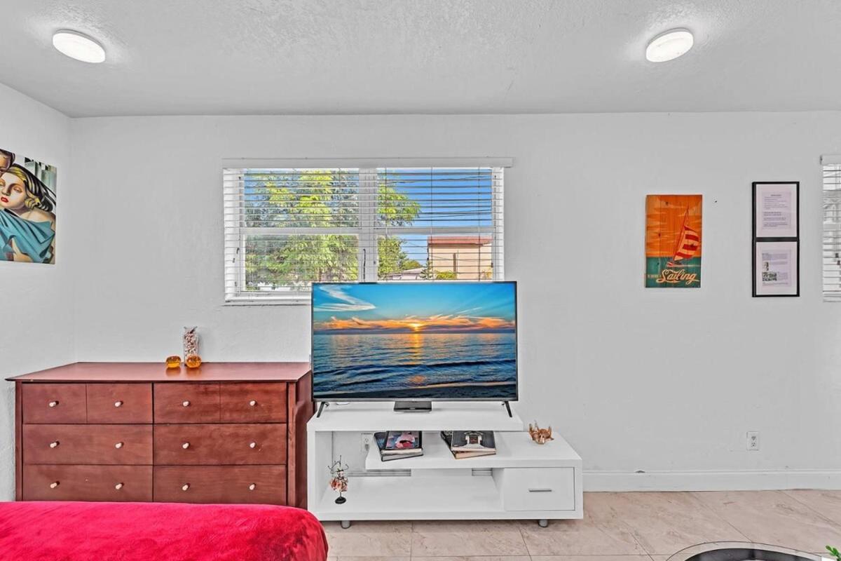 Hollywood Vacation Mins To Beach & Hard Rock #193 - Housity