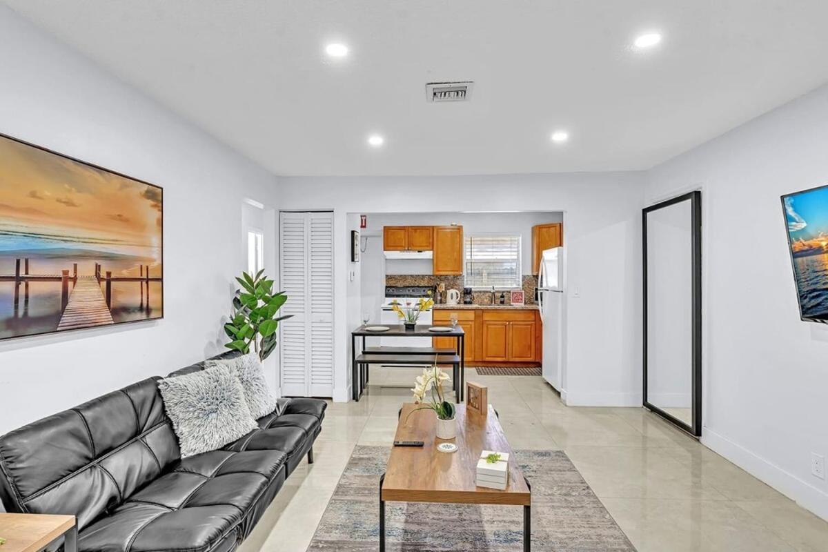 Hollywood 2 Bdrm New Furnished Beach Vacation Lb2 - Housity
