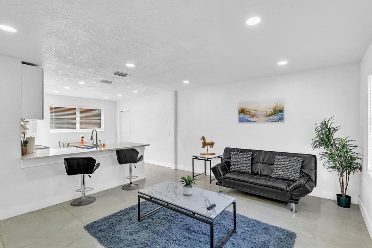 2 Bdrm Modern House Mins From Beach & Casino Hb1 - Housity