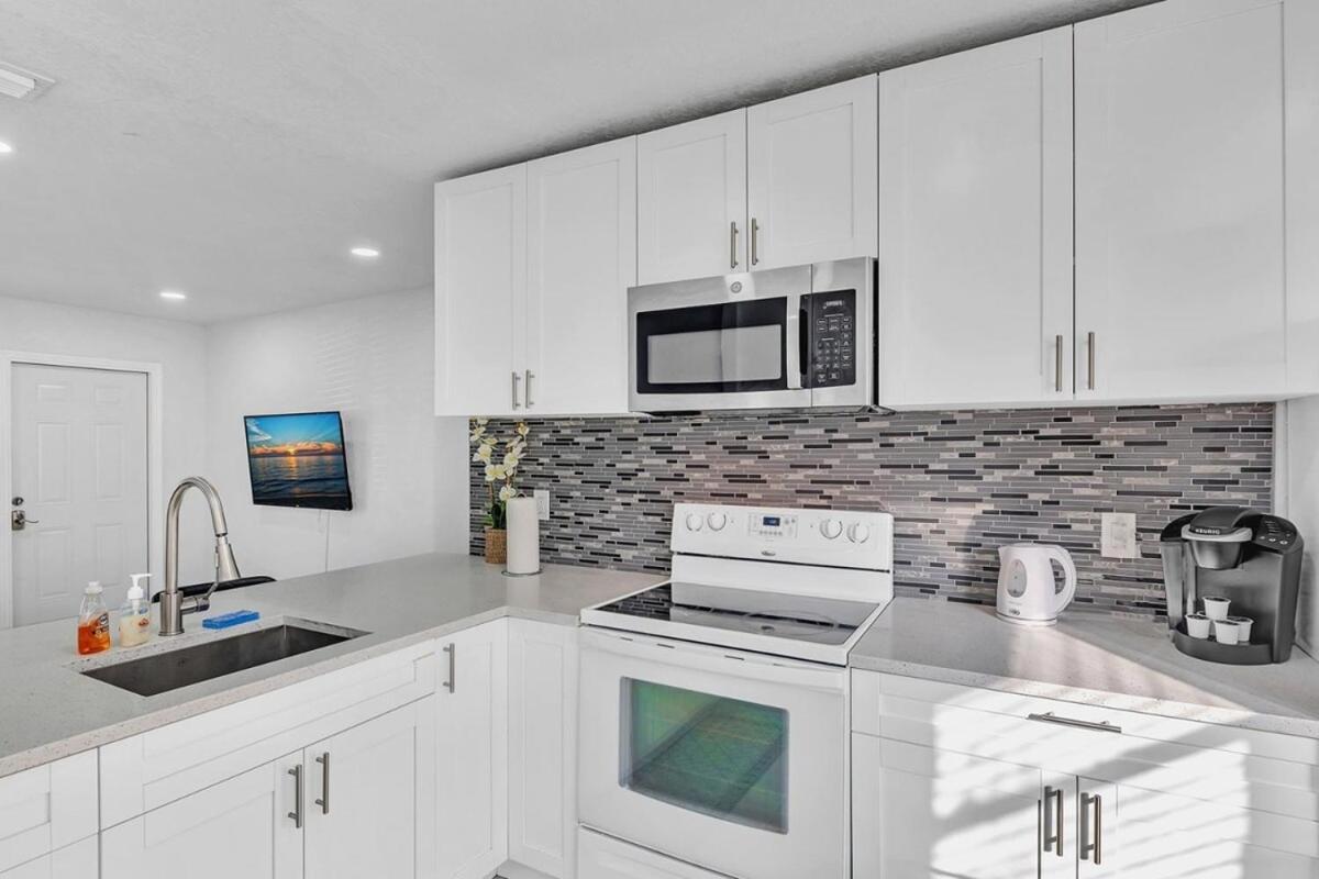 2 Bdrm Modern House Mins From Beach & Casino Hb1 - Housity