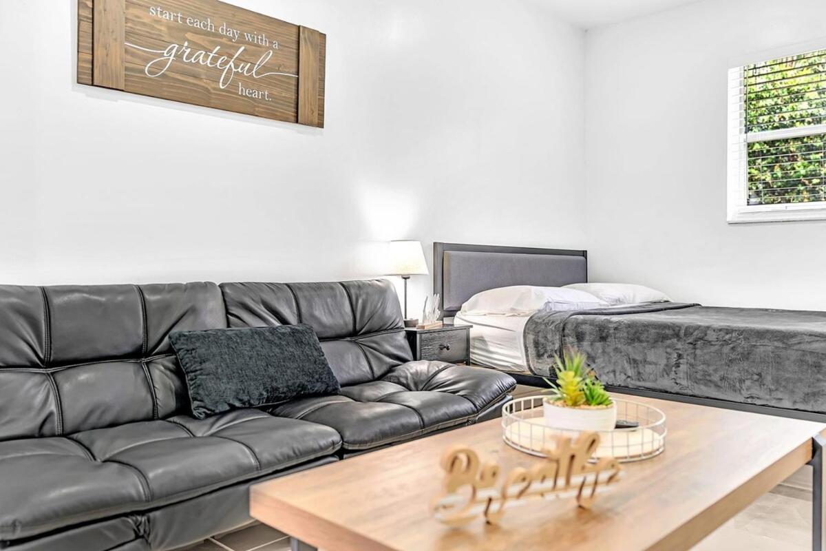 Hollywood Beach Boutique Vacation Studio Lb4 - Housity