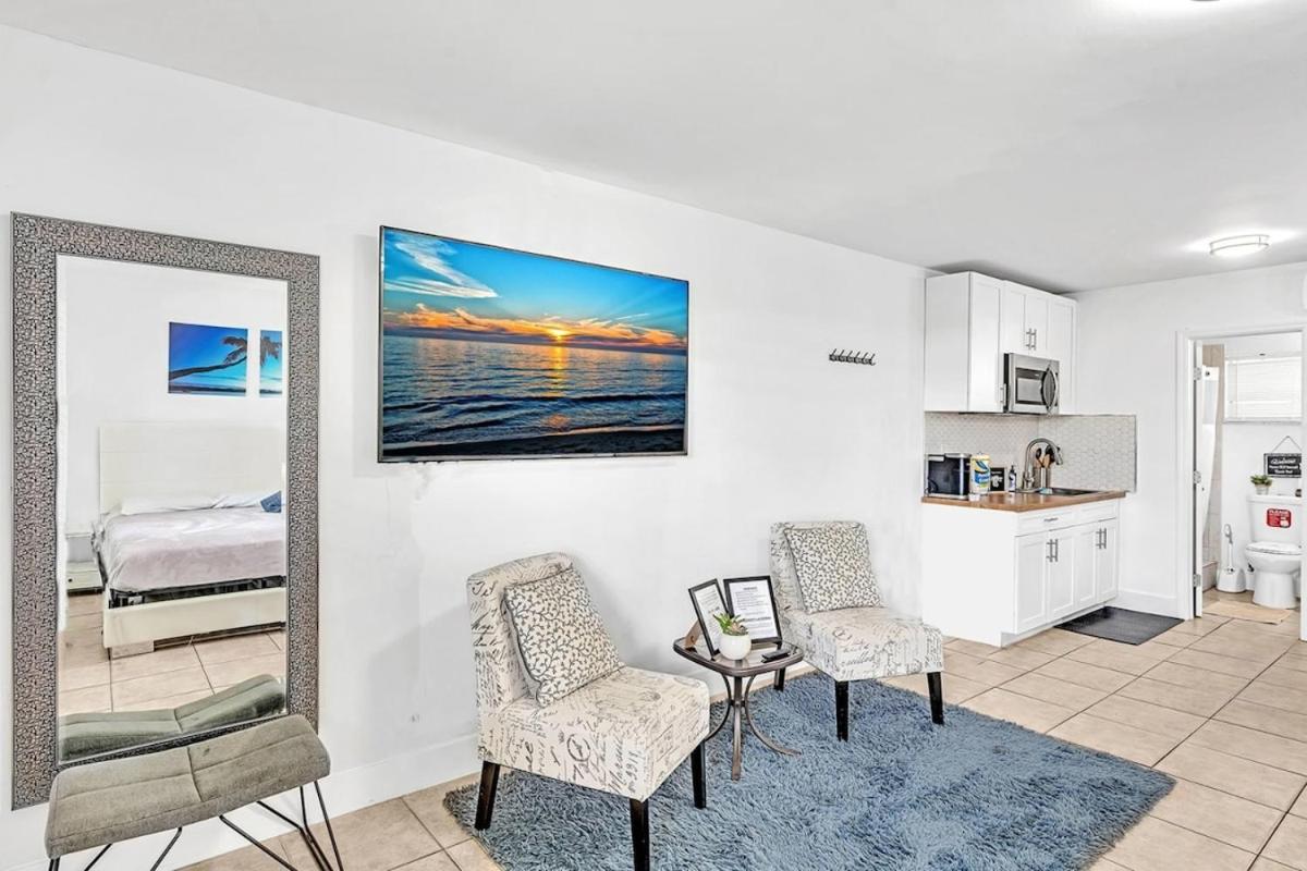 Large Studio Suite Close To Beach And Casino Db3 - Housity