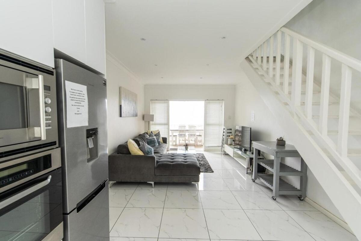 Dolphins View Luxury Apartment - Hizvo