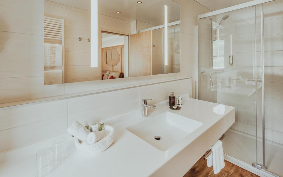 Österreichischer Hof-im Bademantel direkt in die Alpentherme - Housity