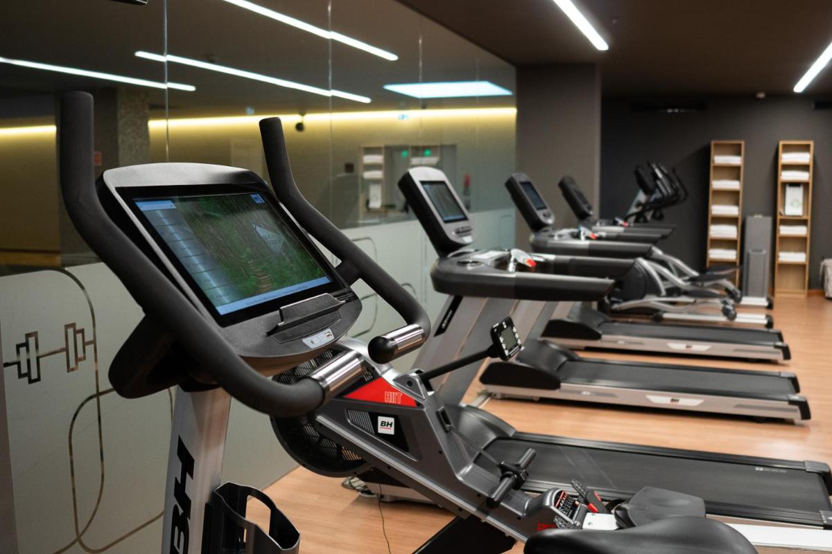 O centro de fitness e/ou as comodidades de fitness de Boeira Garden Hotel Porto Gaia, Curio Collection by Hilton