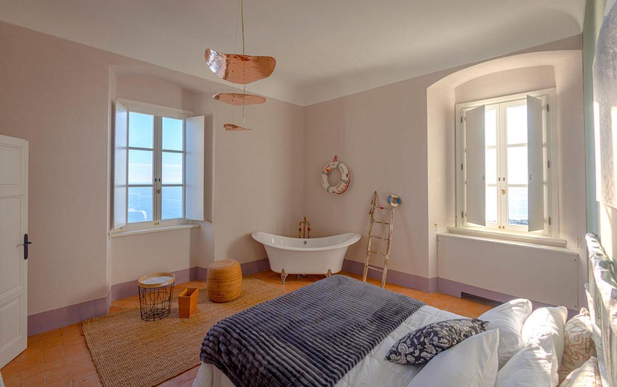 Faro Capel Rosso - Housity