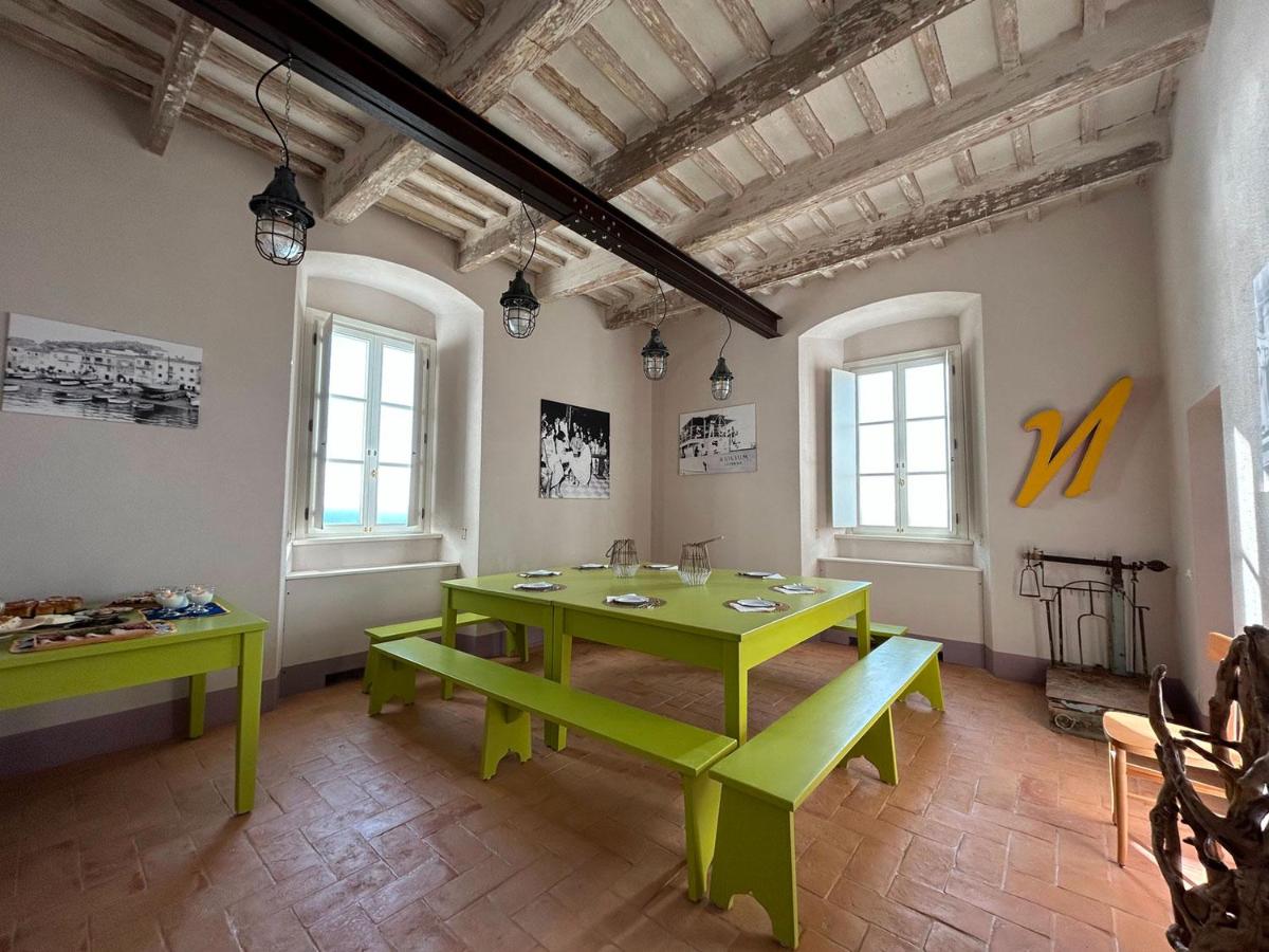 Faro Capel Rosso - Housity