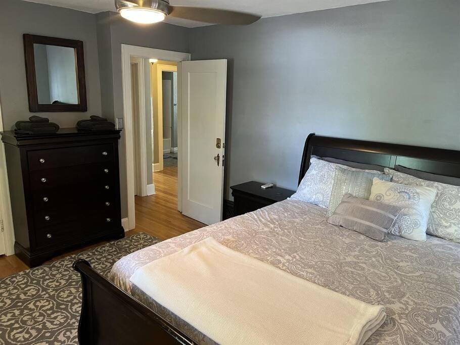 Historic Twin Tudors Inn - Housity