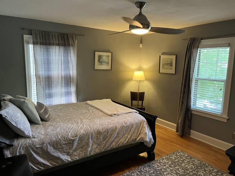 Historic Twin Tudors Inn - Housity