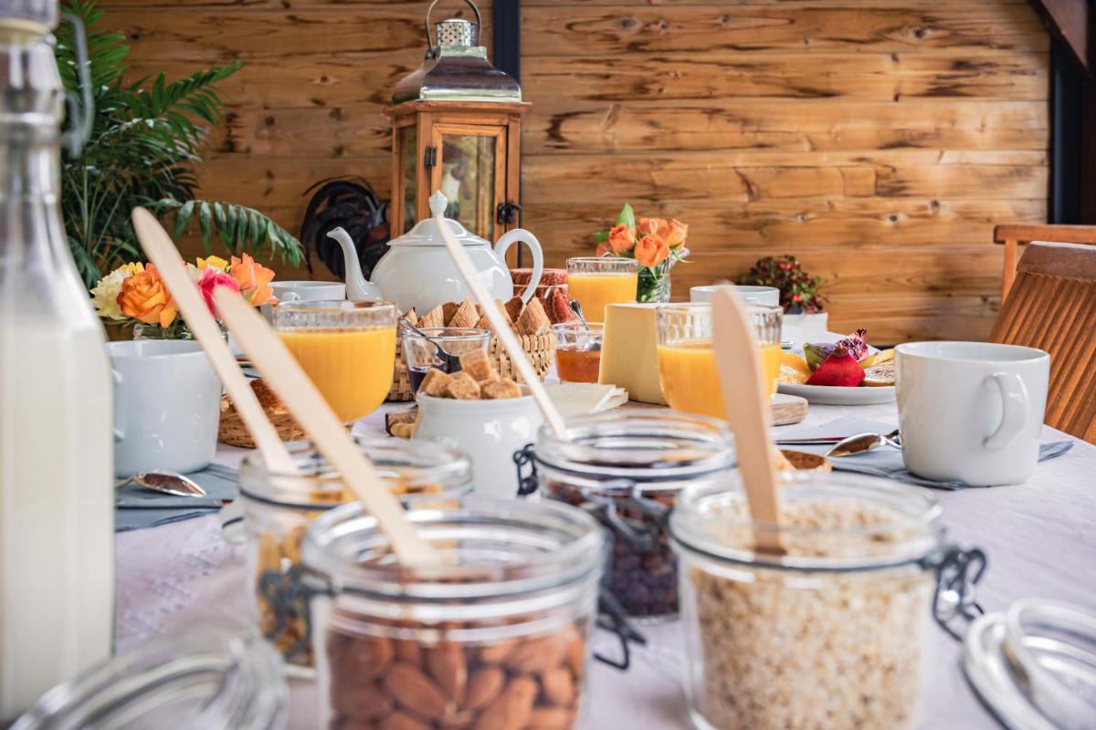 Ostal Cassinia Maison d hôtes de charme avec petit déjeuner gourmand - Housity