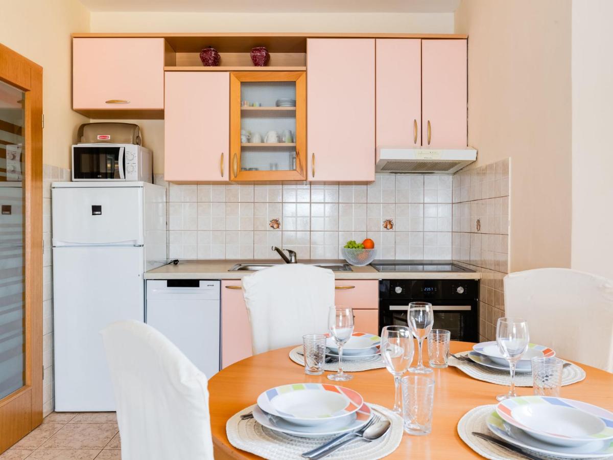 Apartment Daria 3 by Interhome - Housity