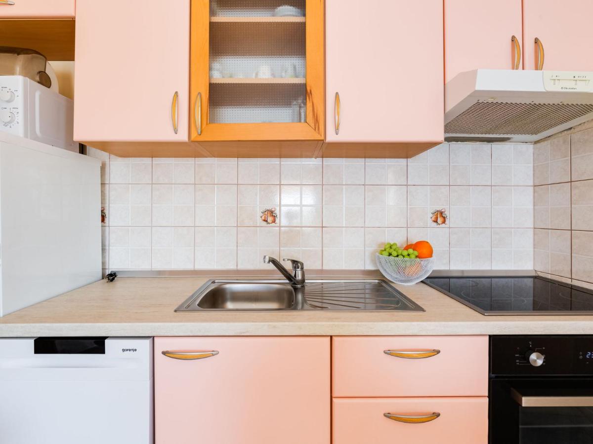 Apartment Daria 3 by Interhome - Housity
