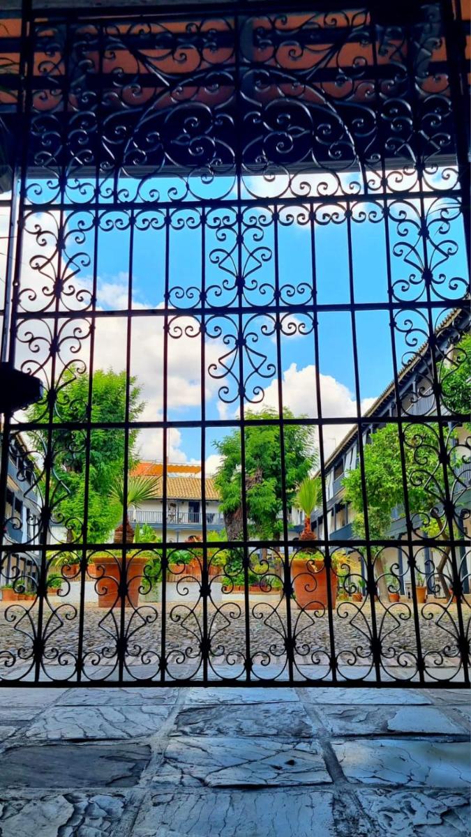 Andalusian Courtyard - Housity