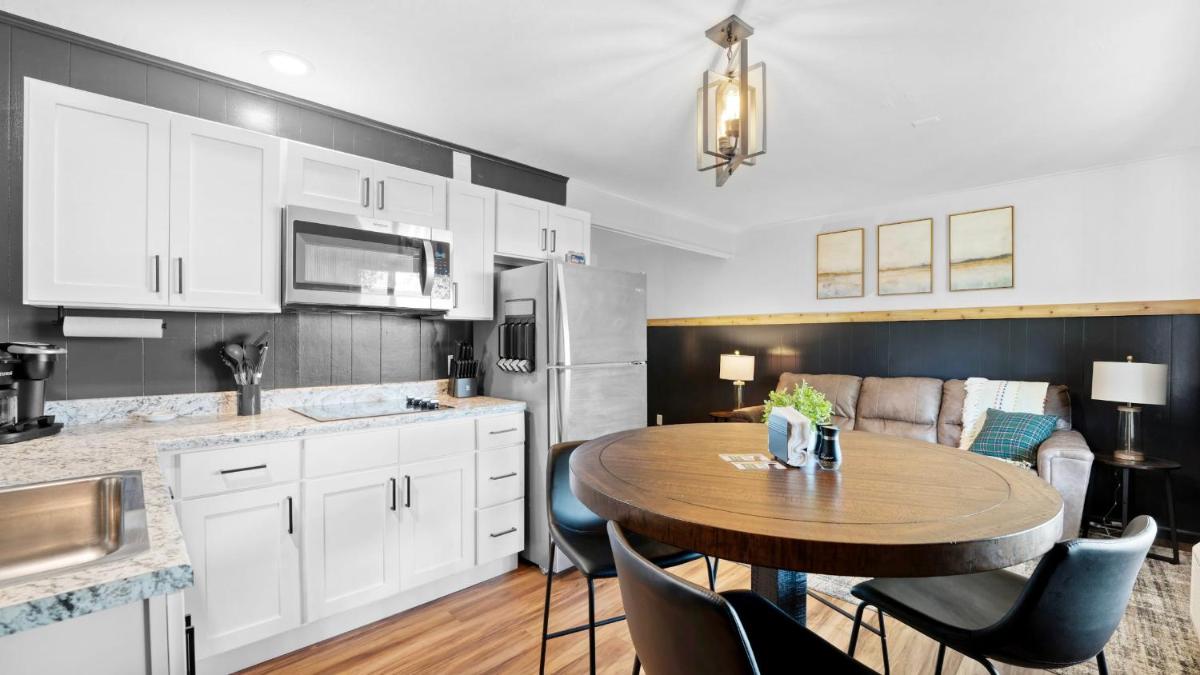 Elegant 1BR Resort Suite with Scenic Views Eco Family Unit - Housity