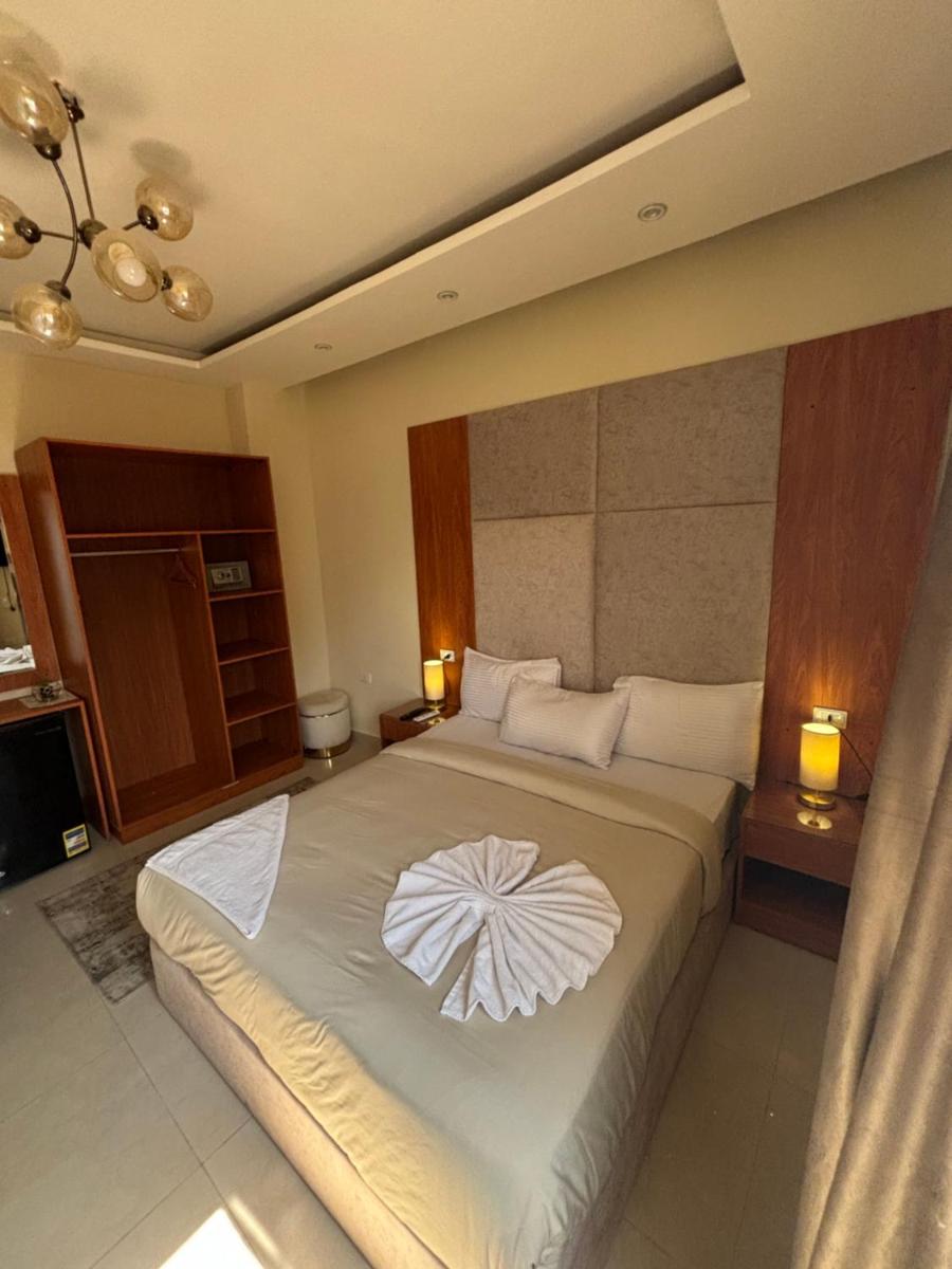 Solima Pyramids View - Housity