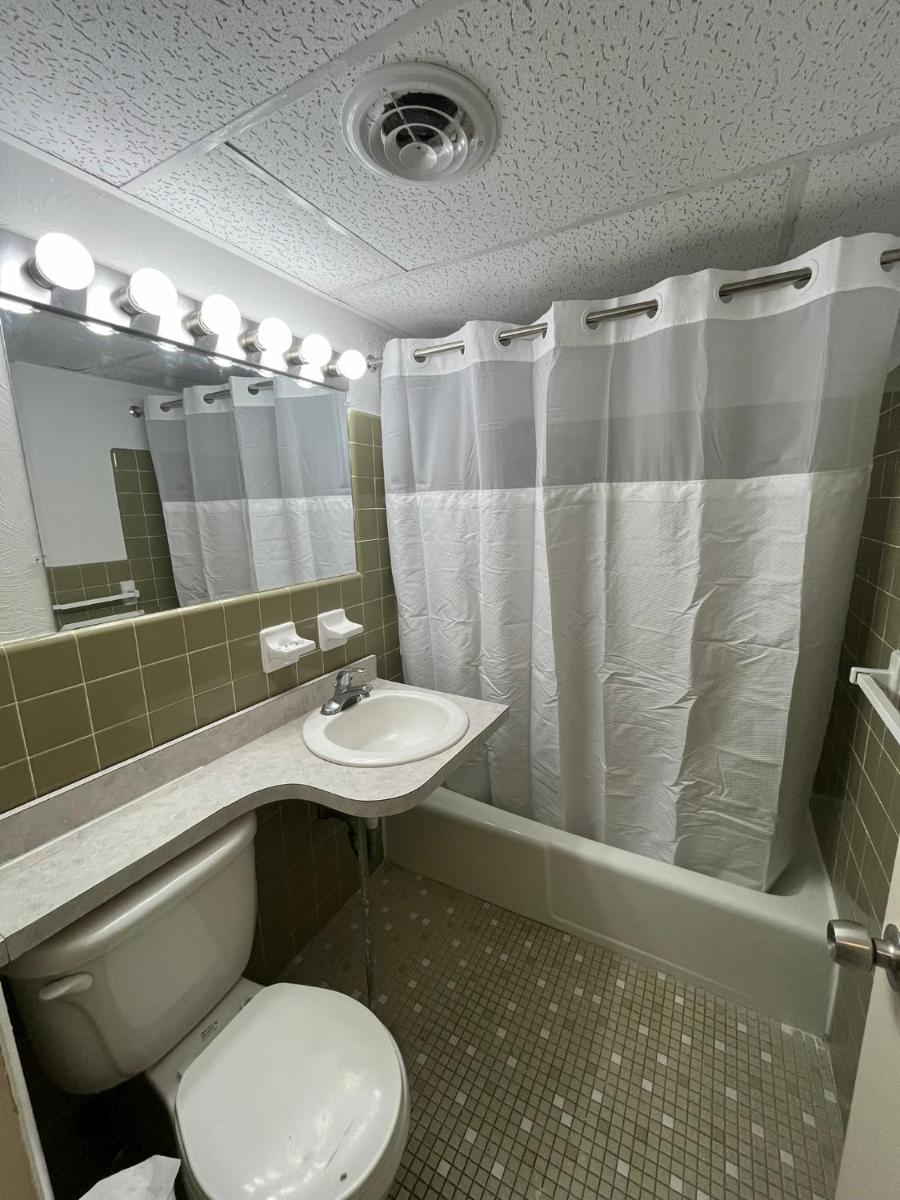 Landmark Motel - Housity