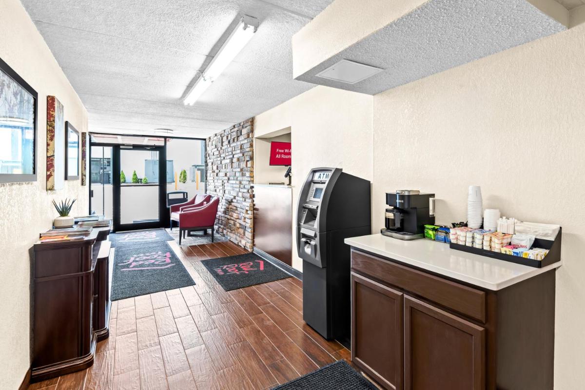 Red Roof Inn Cortland - Housity