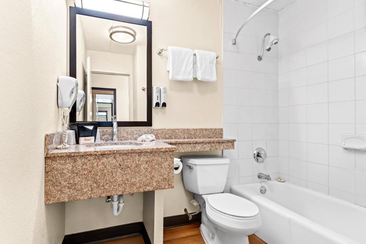 Red Roof Inn Cortland - Housity