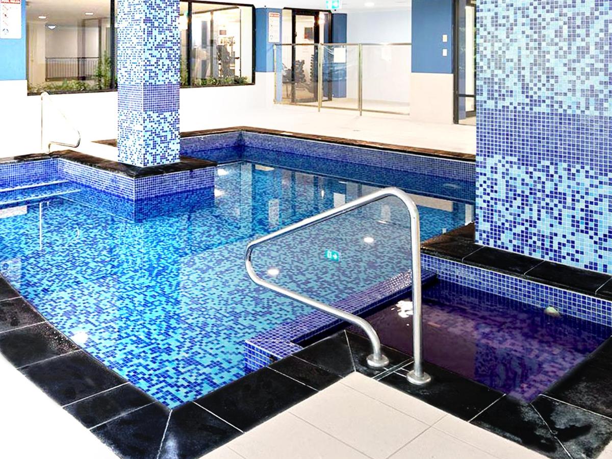 Suitetrails - Trendy Exec City Pad with Parking and Pool