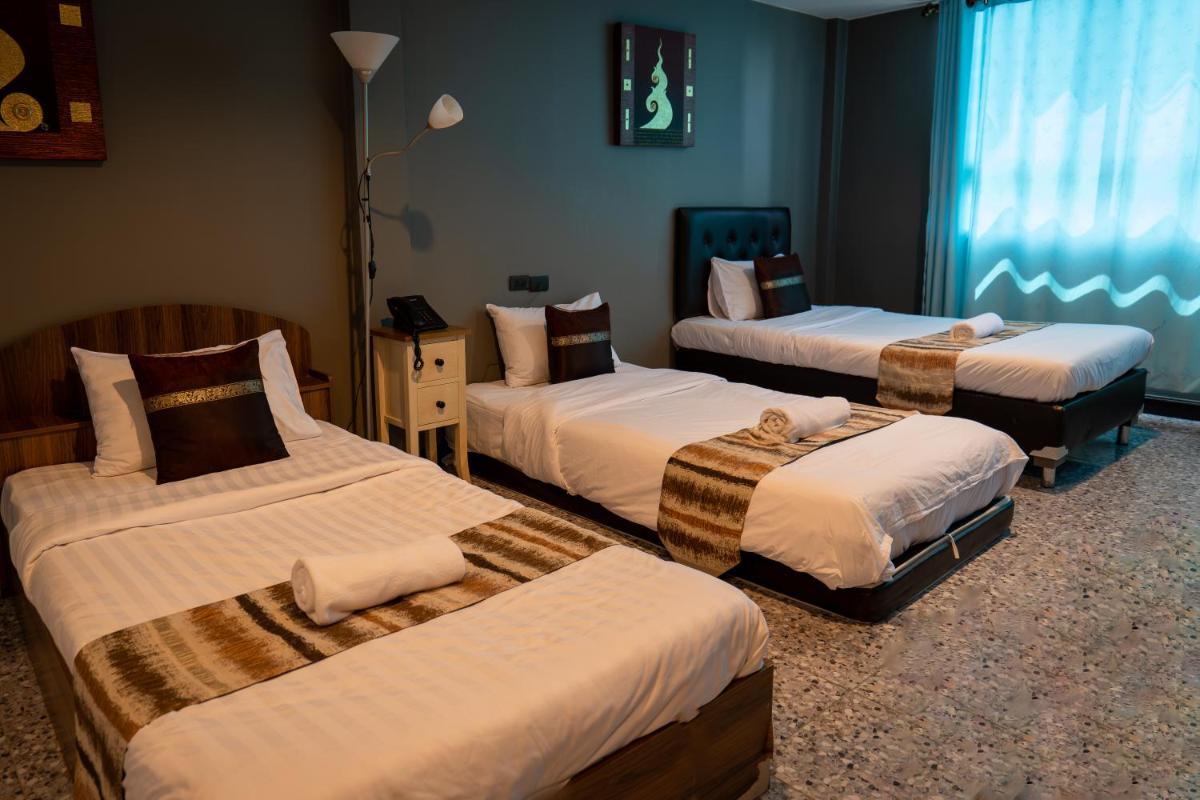 Anandpura Riverside Hotel - Housity