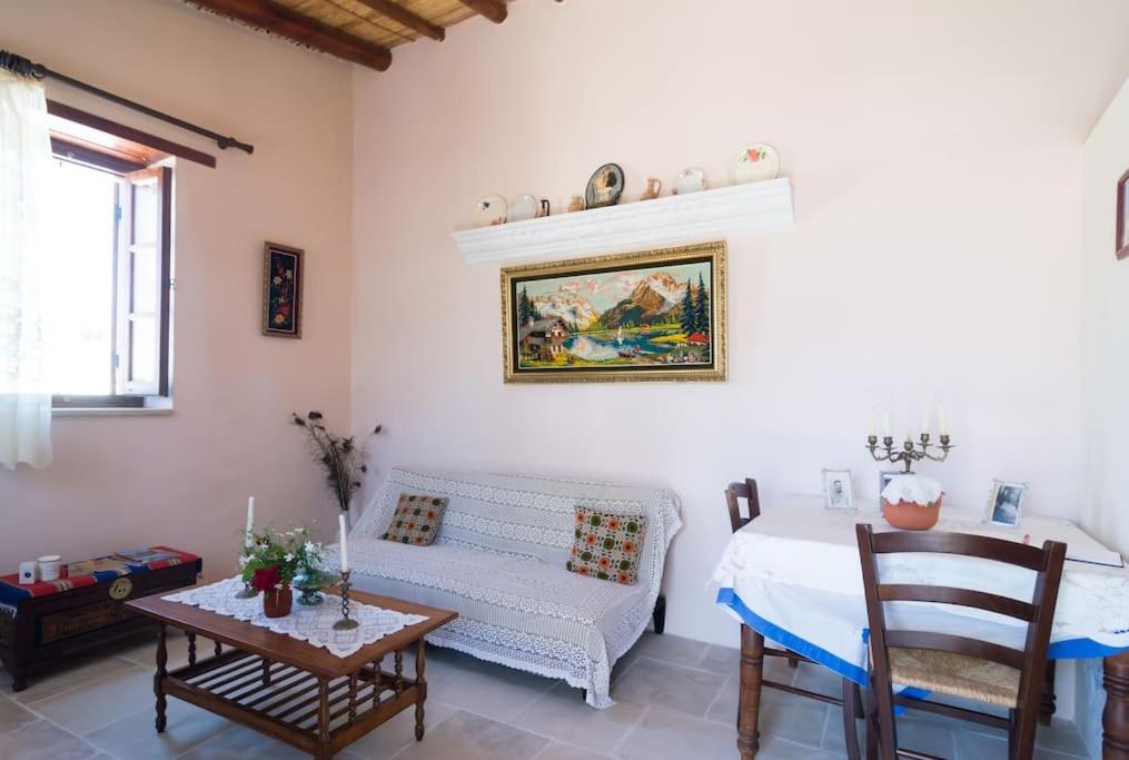Olympia Traditional Houses - Housity