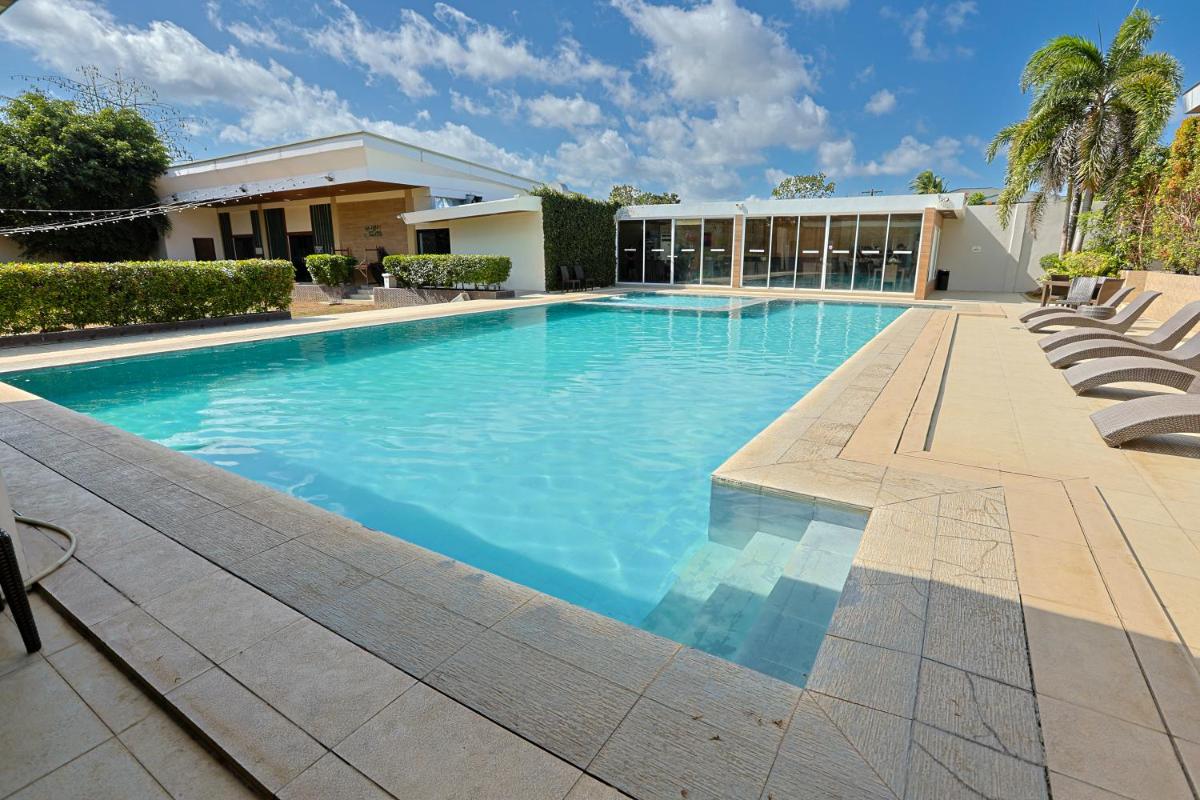 Holiday Suites - Housity