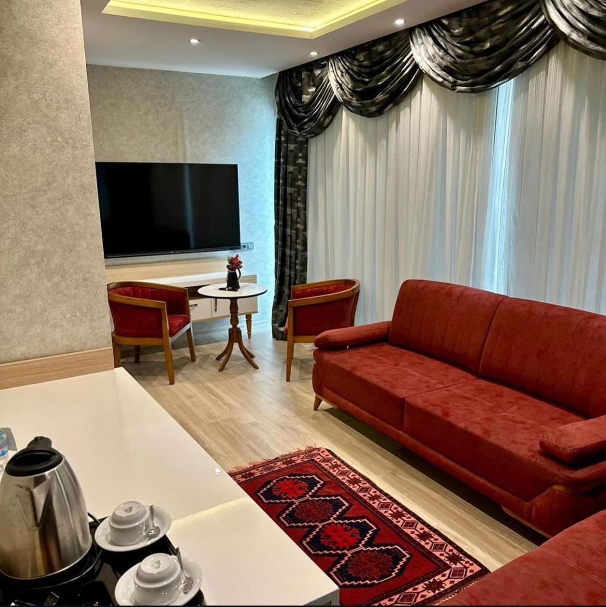 Golden Rose Deluxe Hotel - Housity