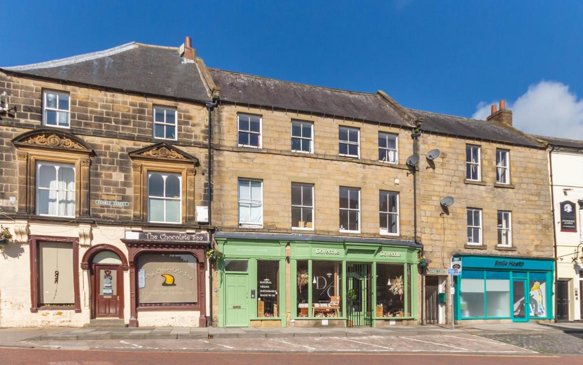 Alnwick Book Nook - dog friendly - Housity
