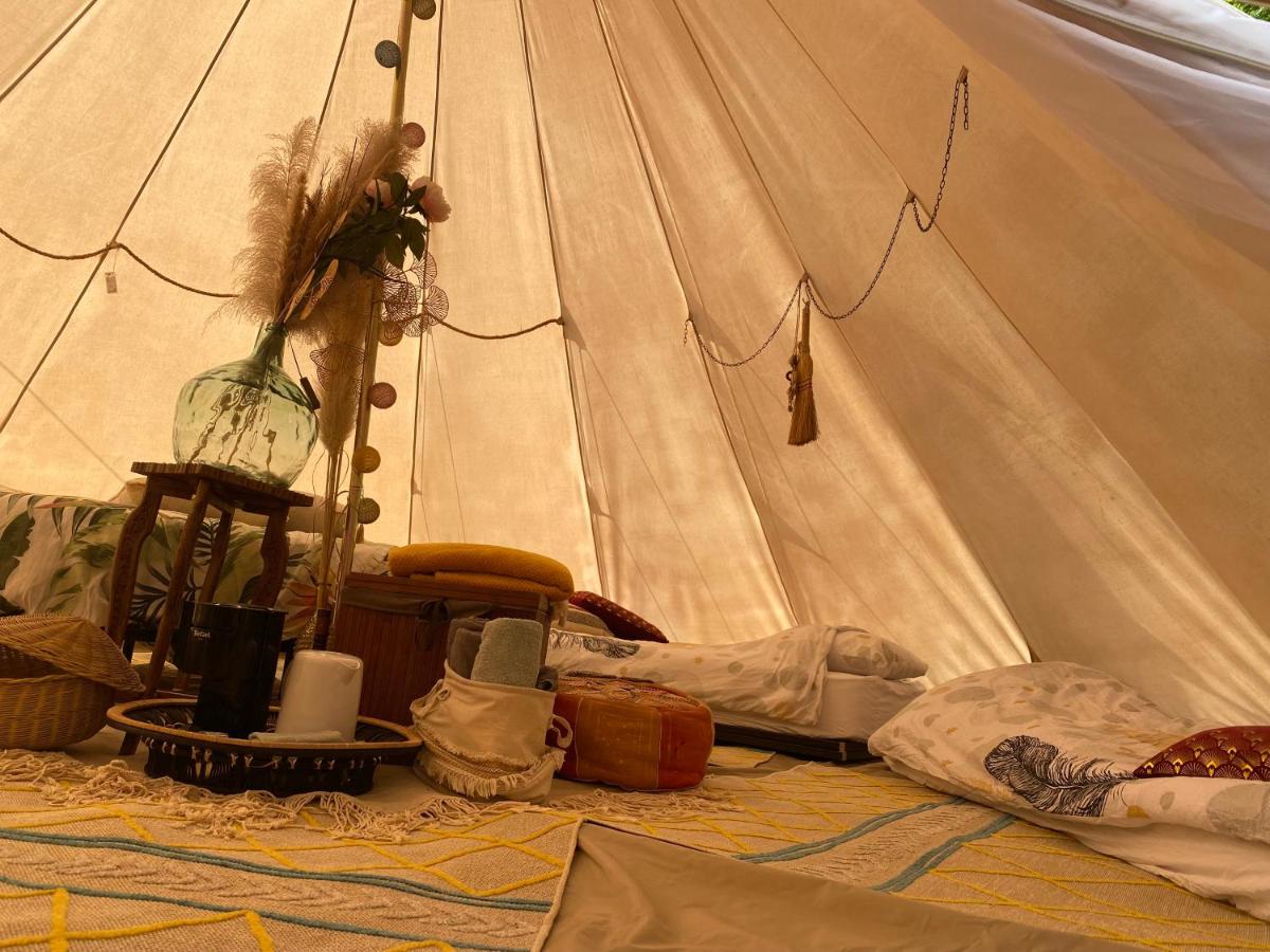 Luxe tipi tent met luxe verwarmde buitendouche - Housity