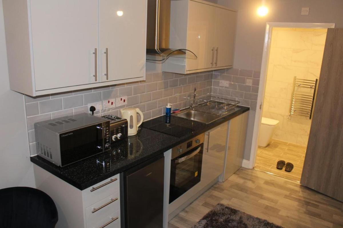 High-End Central Luton Studio - Ideal for Airport! - Hizvo