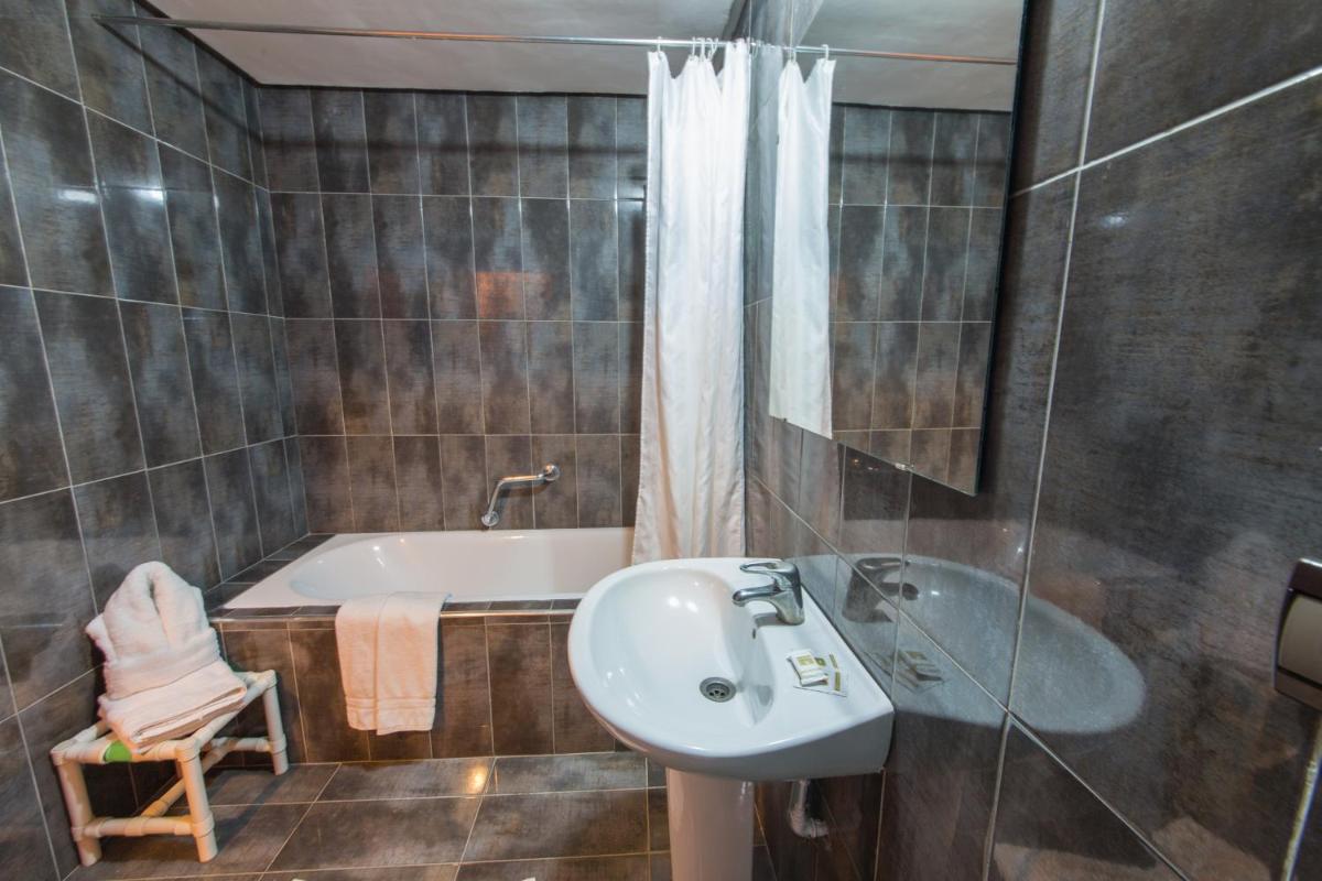 Hotel Akouas - Housity